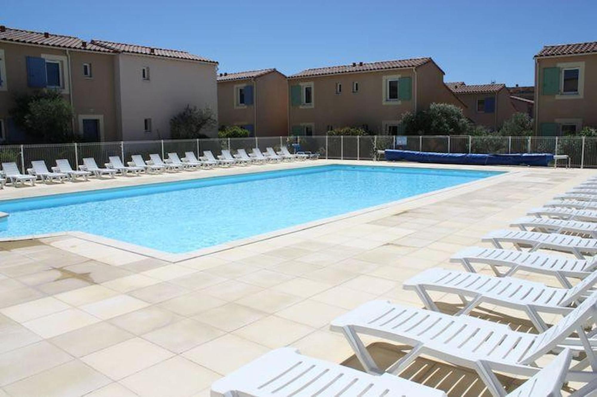 Gîte de charme entièrement rénové avec piscine collective dans Résidence Vacances en plein cœur des Alpilles, dans le village de Mouriès, à deux pas des commerces. LS1-362 ESTIAVO Exterior foto